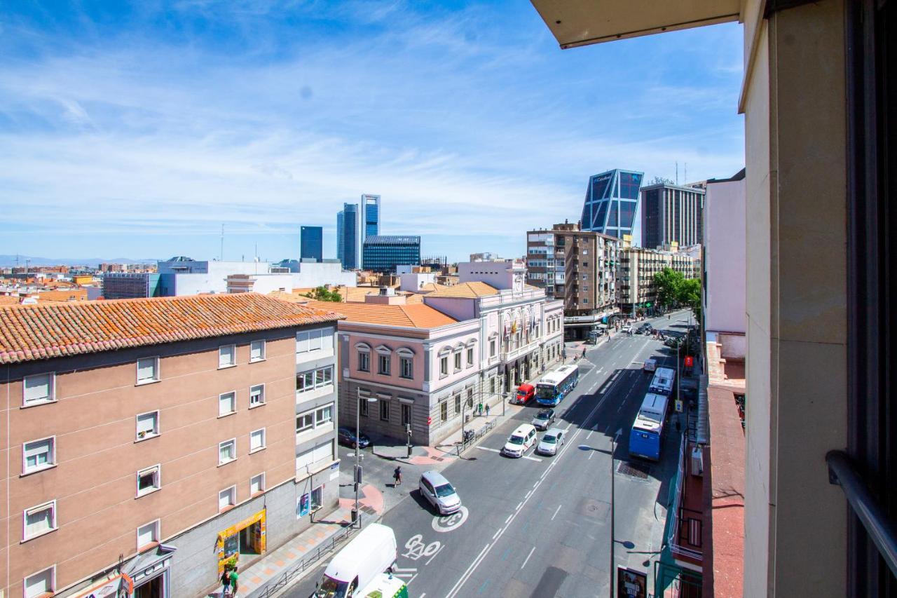 Apartamentos Castilla Luz Business Мадрид Екстериор снимка