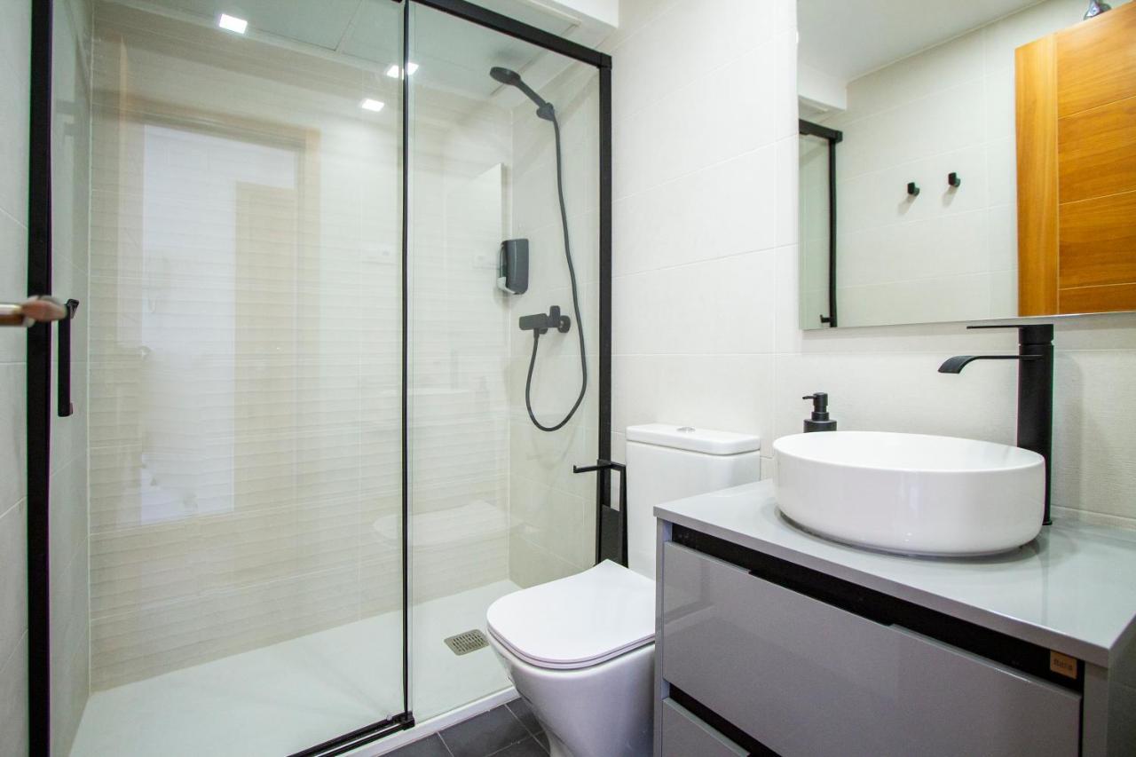 Apartamentos Castilla Luz Business Мадрид Екстериор снимка