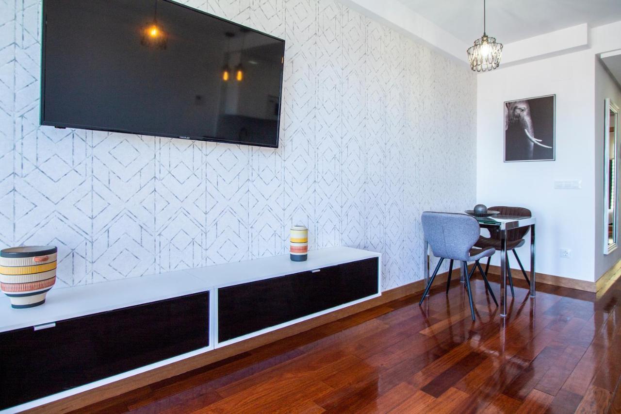 Apartamentos Castilla Luz Business Мадрид Екстериор снимка
