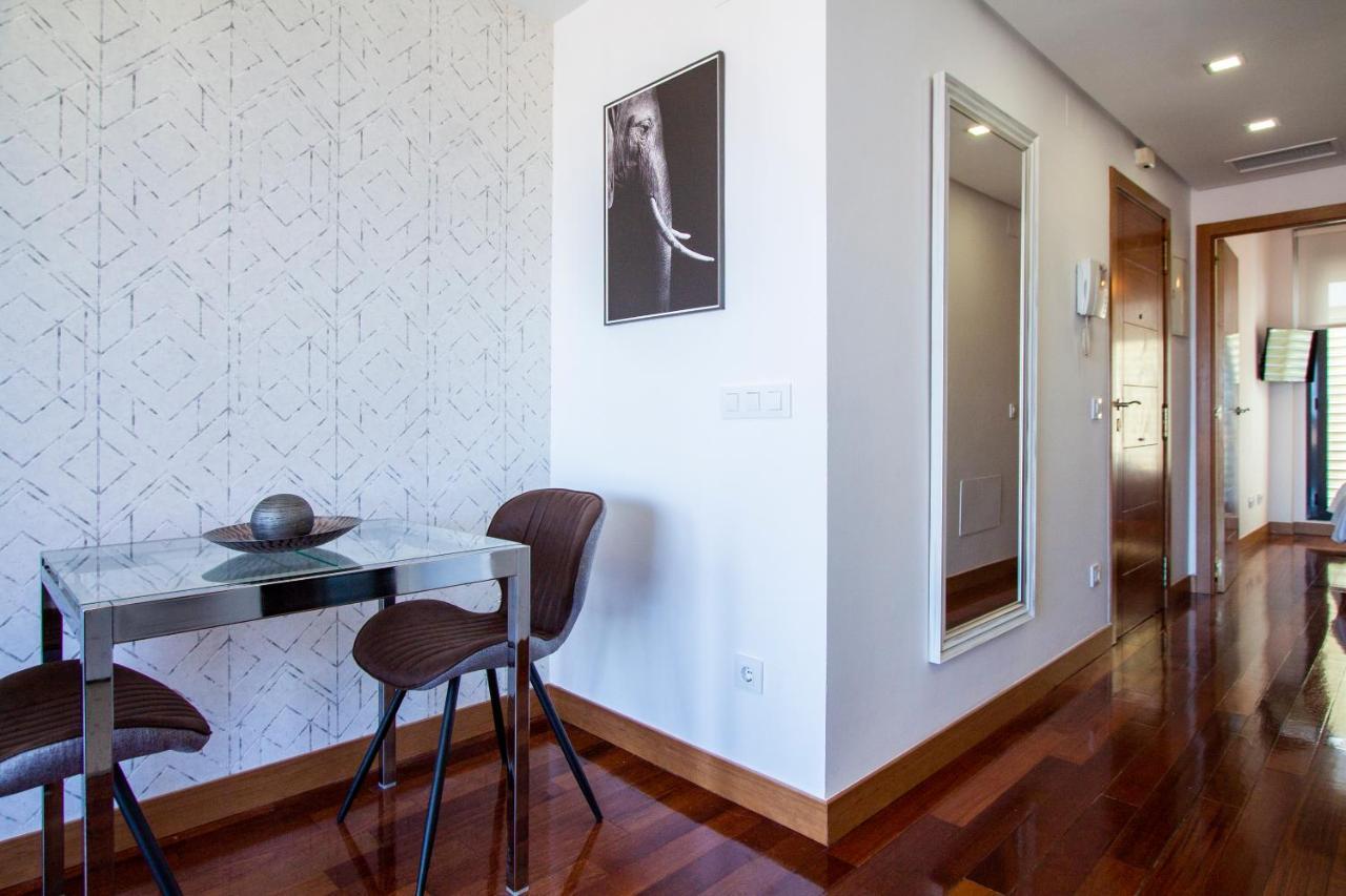 Apartamentos Castilla Luz Business Мадрид Екстериор снимка