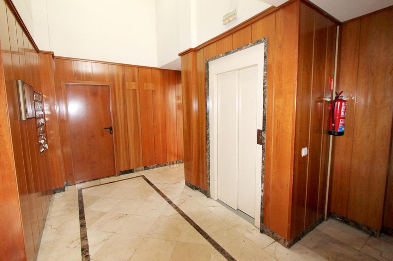Apartamentos Castilla Luz Business Мадрид Екстериор снимка