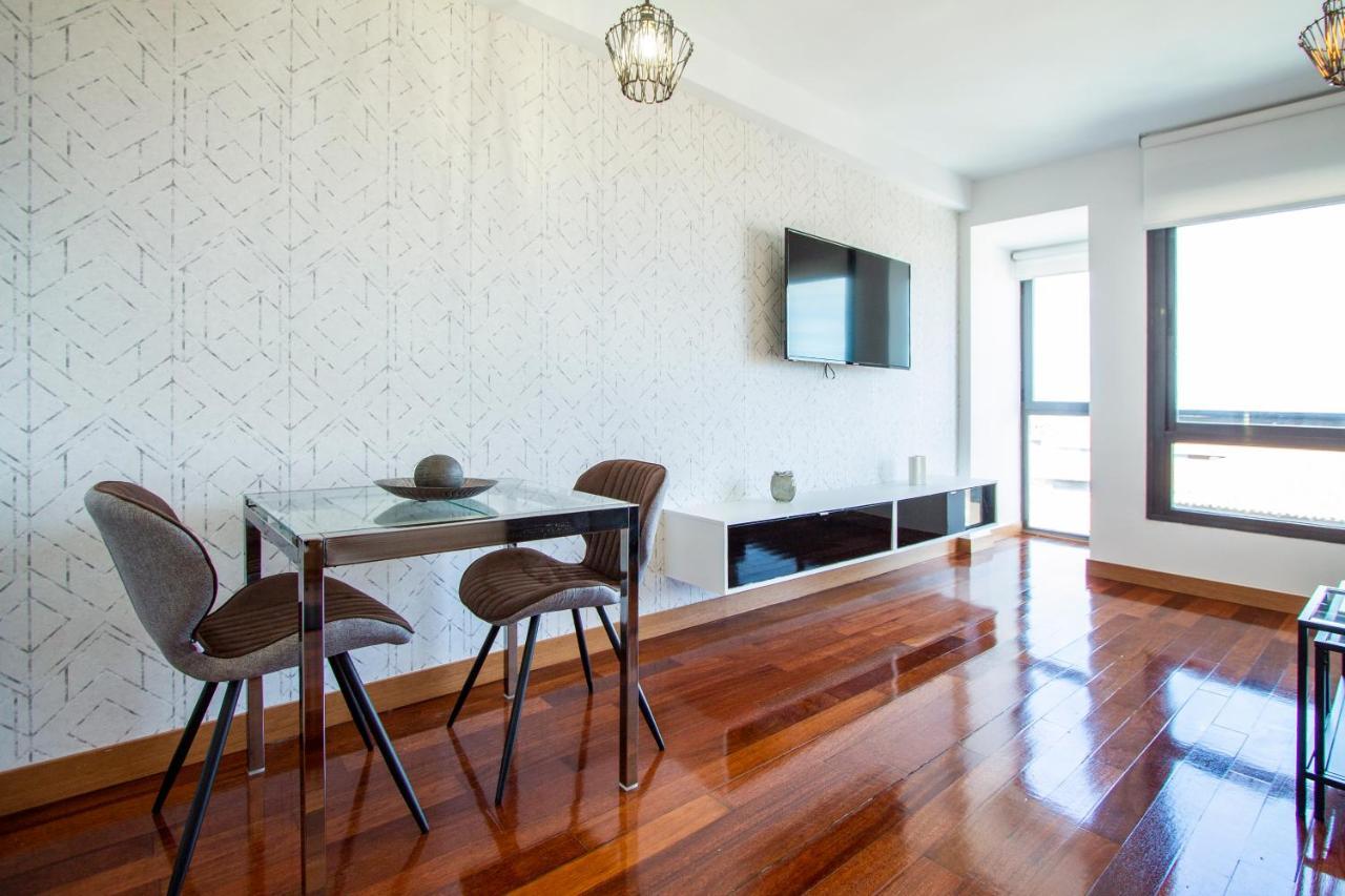 Apartamentos Castilla Luz Business Мадрид Екстериор снимка