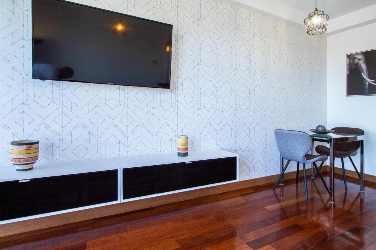 Apartamentos Castilla Luz Business Мадрид Екстериор снимка
