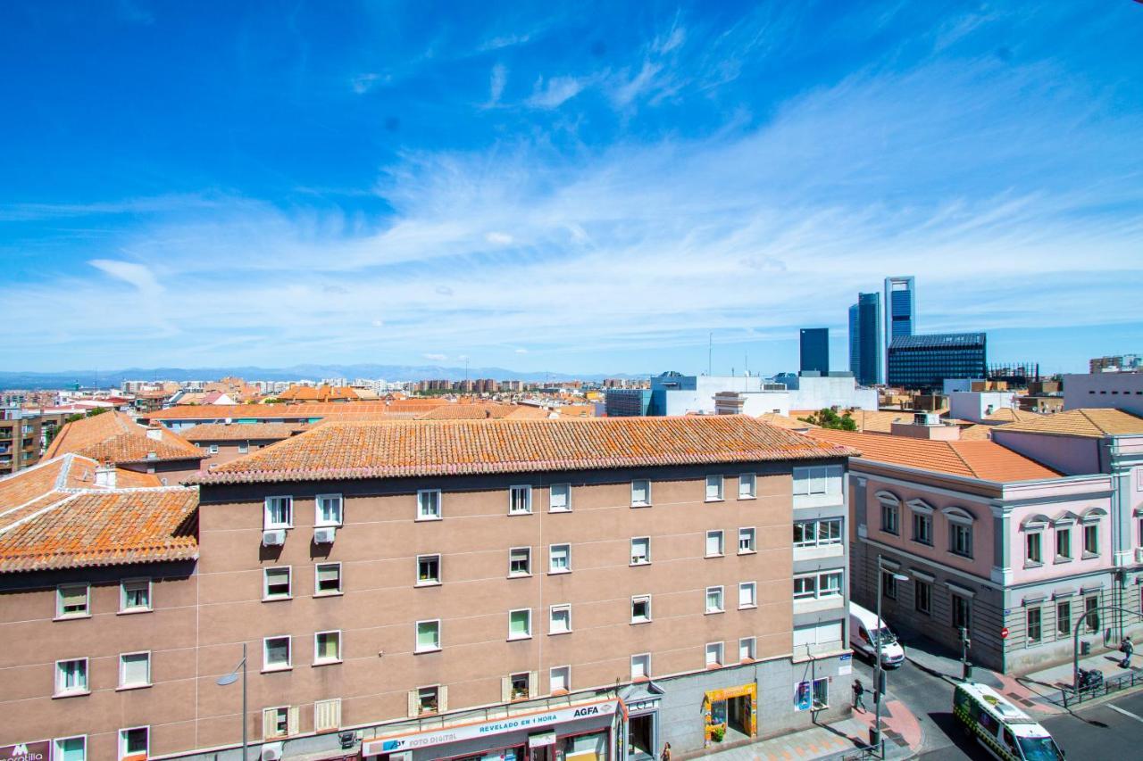 Apartamentos Castilla Luz Business Мадрид Екстериор снимка