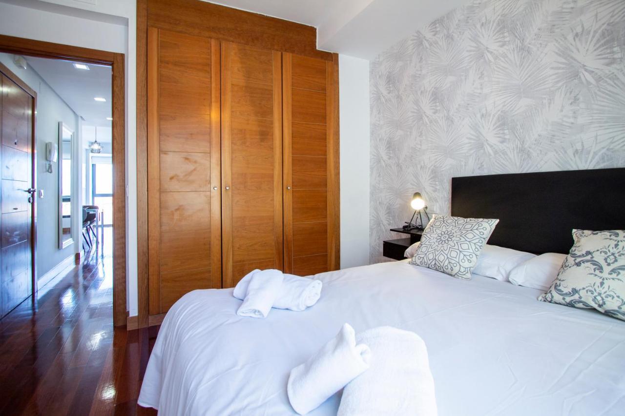 Apartamentos Castilla Luz Business Мадрид Екстериор снимка