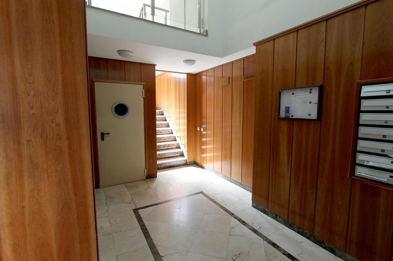 Apartamentos Castilla Luz Business Мадрид Екстериор снимка